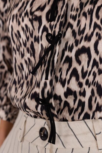 ROBINE SS25 BLOUSE - ZAND - Afbeelding 3