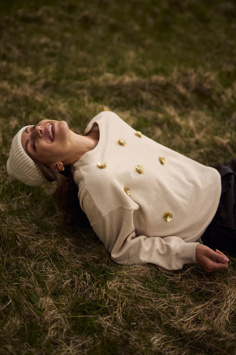 NKF03021 Beatriz Pullover Flower | Sand Melange